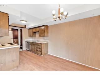 Photo #5: 20319065 Listing