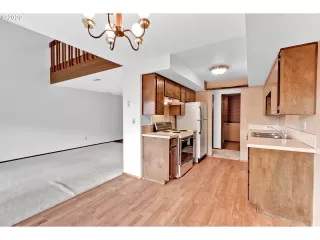 Photo #6: 20319065 Listing