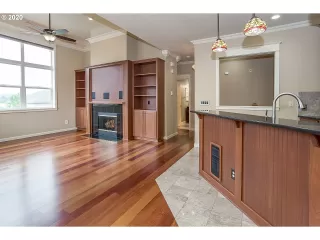 Photo #4: 20319545 Listing