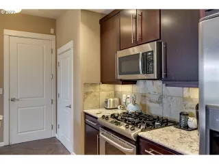 Photo #5: 20320156 Listing