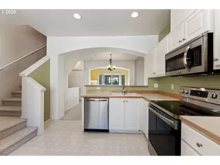 Photo #1: 20320381 Listing