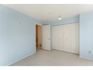 Photo #4: 20320381 Listing