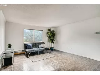 Photo #4: 20321747 Listing