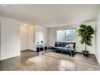 Photo #6: 20321747 Listing