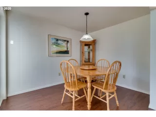 Photo #6: 20322349 Listing