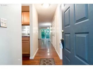 Photo #4: 20322456 Listing