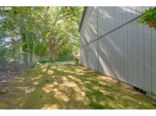 Photo #5: 20322456 Listing