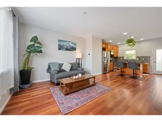 Photo #5: 203225607 Listing 
