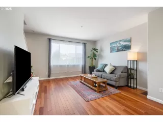 Photo #6: 203225607 Listing 