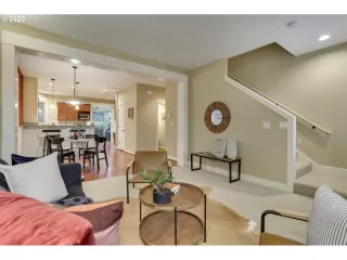 Photo #4: 20322584 Listing