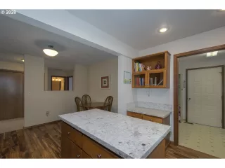 Photo #6: 20323319 Listing