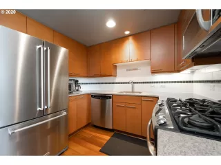 Photo #5: 20324783 Listing