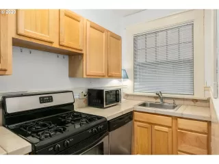 Photo #6: 20325099 Listing