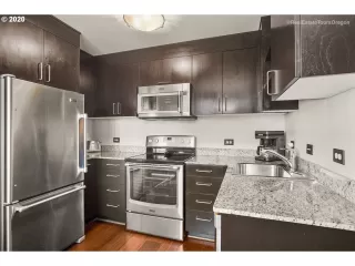 Photo #5: 20325160 Listing