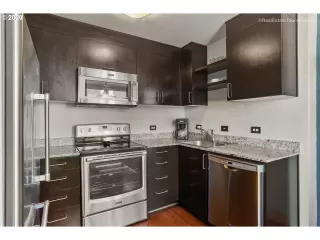 Photo #6: 20325160 Listing