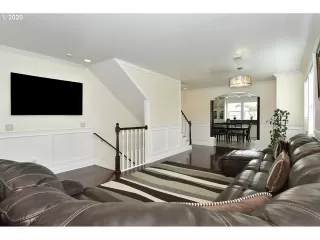 Photo #5: 20326799 Listing