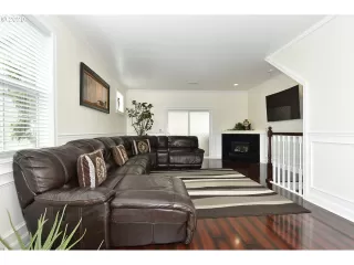 Photo #6: 20326799 Listing