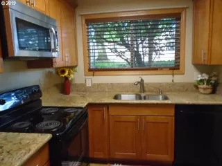 Photo #5: 20326869 Listing