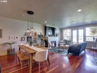 Photo #2: 20327312 Listing