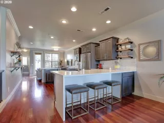 Photo #4: 20327312 Listing