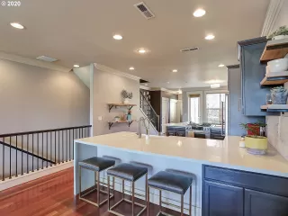 Photo #5: 20327312 Listing