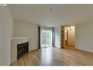 Photo #2: 20327502 Listing