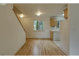 Photo #5: 20327502 Listing