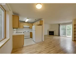 Photo #6: 20327502 Listing