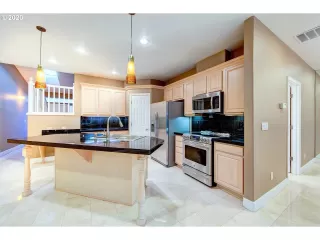 Photo #5: 20328677 Listing