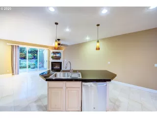 Photo #6: 20328677 Listing