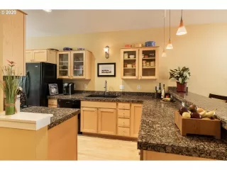 Photo #5: 20328990 Listing 