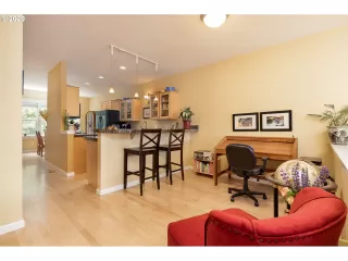 Photo #6: 20328990 Listing 