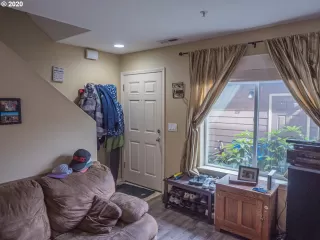 Photo #3: 20328995 Listing