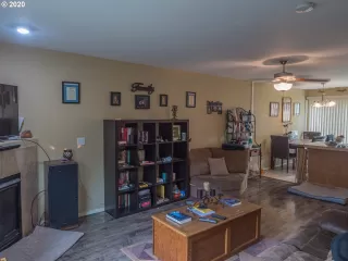 Photo #4: 20328995 Listing