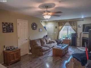 Photo #5: 20328995 Listing