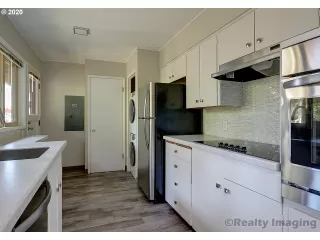 Photo #3: 20329764 Listing