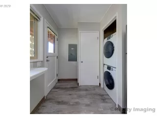 Photo #4: 20329764 Listing