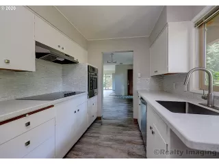 Photo #5: 20329764 Listing