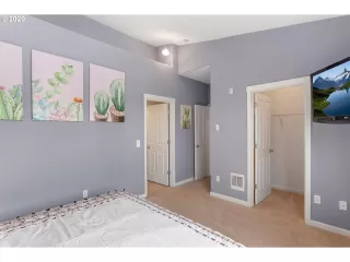 Photo #6: 20330400 Listing