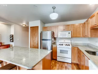 Photo #4: 20330700 Listing