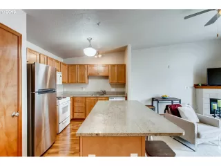 Photo #5: 20330700 Listing