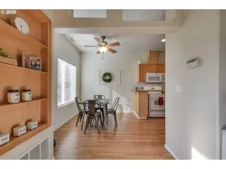 Photo #5: 20331686 Listing