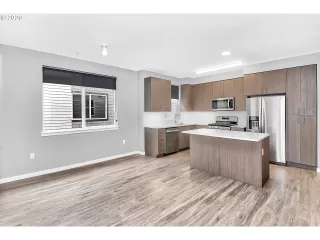 Photo #4: 20332199 Listing