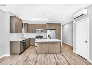 Photo #5: 20332199 Listing