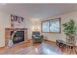 Photo #5: 20332477 Listing