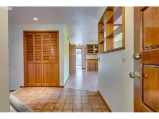 Photo #6: 20332905 Listing