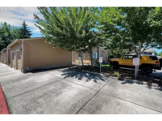 Photo #2: 20332919 Listing