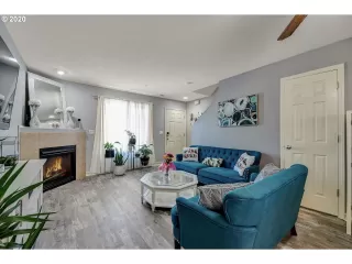 Photo #5: 20332919 Listing