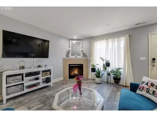 Photo #6: 20332919 Listing