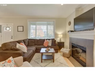 Photo #1: 20332926 Listing